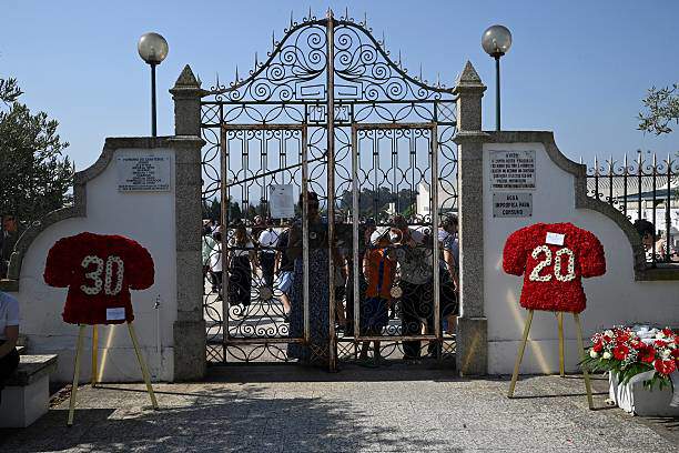 Tang lễ của Diogo Jota: Neves & Cancelo bay vội từ Mỹ để nhìn bạn thân lần cuối - 2