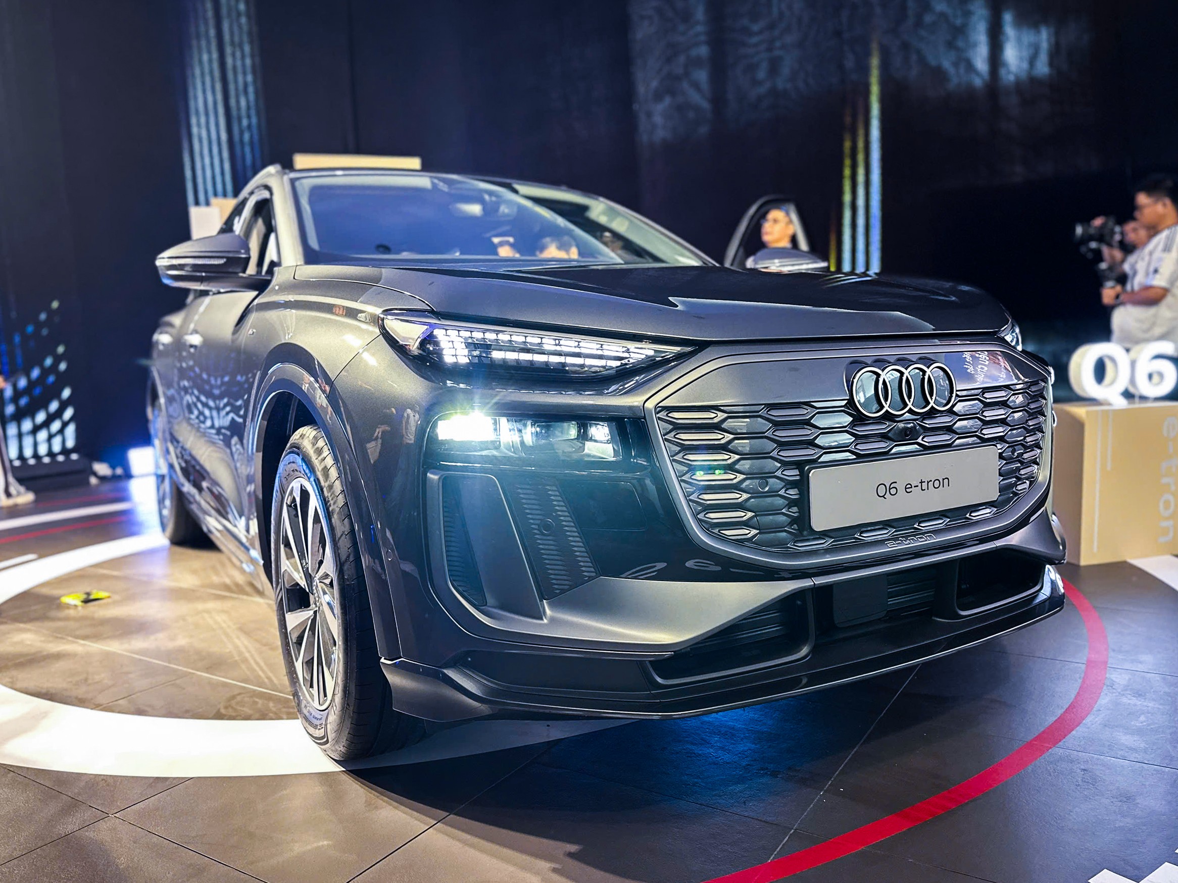Audi Q6 e-tron ra mắt thị trường Việt Nam, giá bán từ 3,199 tỷ đồng - 3