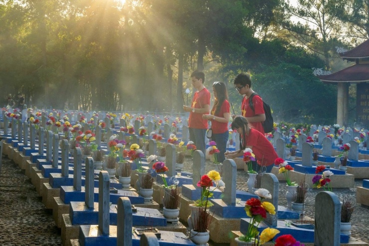 Thăm Nghĩa trang Liệt sĩ Quốc gia Trường Sơn. Ảnh Visit Quang Tri