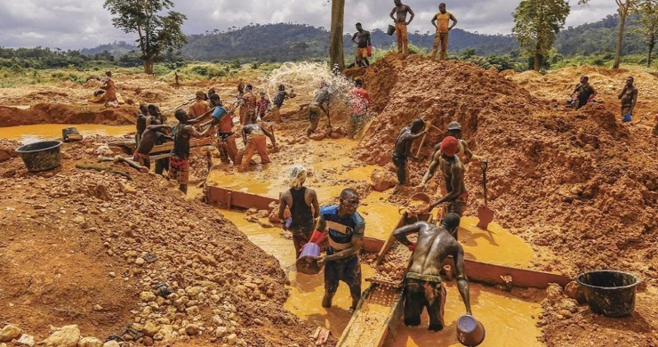 Tăng trưởng xuất khẩu vàng đã mang lại nguồn ngoại tệ dồi dào cho Ghana, nhưng cái giá mà quốc gia này phải trả là những tổn thất nặng nề về môi trường và xã hội. Ảnh: Griffin Museum of Photography