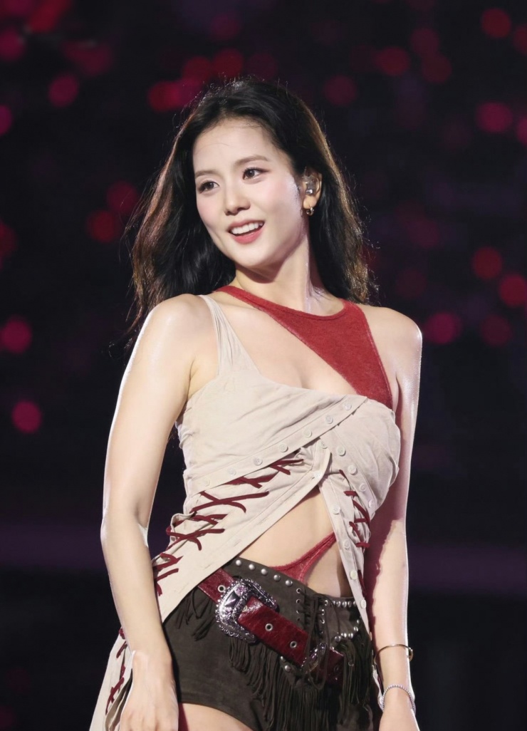 Jisoo được khen sắc vóc ngọt ngào ở tuổi 30.