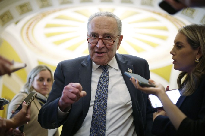 Lãnh đạo đảng Dân chủ tại Thượng viện Chuck Schumer tại Đồi Capitol ngày 30/6. Ảnh: AFP