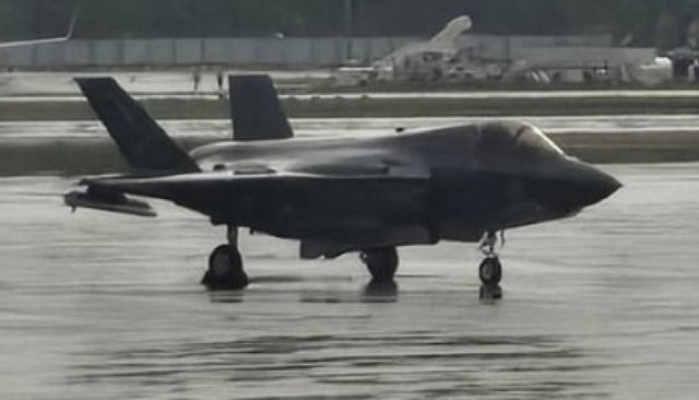 Máy bay F-35B của Anh tại sân bay Thiruvananthapuram. (Nguồn: MW)