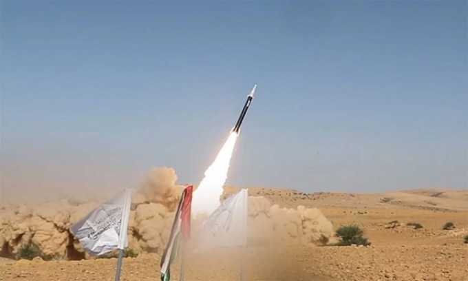 Tên lửa Palestine 2 rời bệ phóng tại Yemen trong vụ tập kích hồi tháng 1. Ảnh: Al Mayadeen