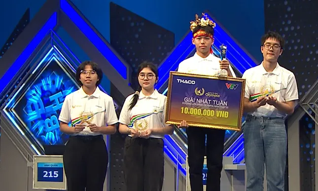 Trần Anh Quân giành vòng nguyệt quế trận đấu tuần. Ảnh: FBCT