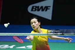 Hoa khôi cầu lông Thùy Linh 3 lần thoát hiểm, đoạt vé chung kết Canada Open