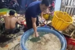 TP.HCM: Phát hiện 3 cơ sở ngâm hoa chuối với hàn the, chất tẩy trắng