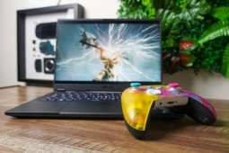 3 máy tính xách tay chơi game bất bại,  " chất "  nhất năm 2025