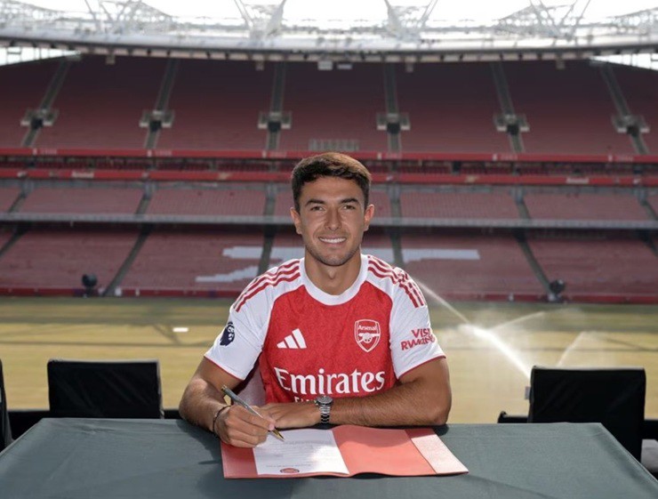 Zubimendi&nbsp;đã ký hợp đồng 5 năm với Arsenal