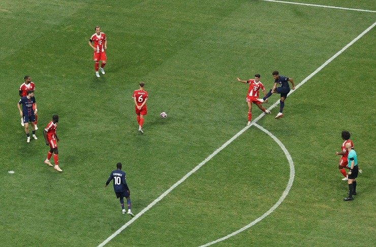 Tình huống Desire Doue dứt điểm quyết đoán ghi bàn thắng mở tỷ số cho PSG