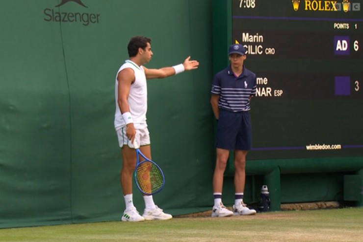 Munar phàn nàn với trọng tài về cậu bé nhặt bóng ở Wimbledon