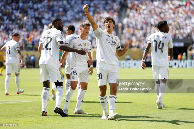 Real thắng "hú vía"&nbsp;Dortmund