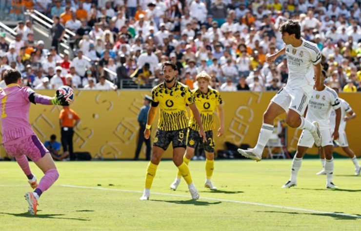 Real Madrid giành chiến thắng kịch tính trước Dortmund