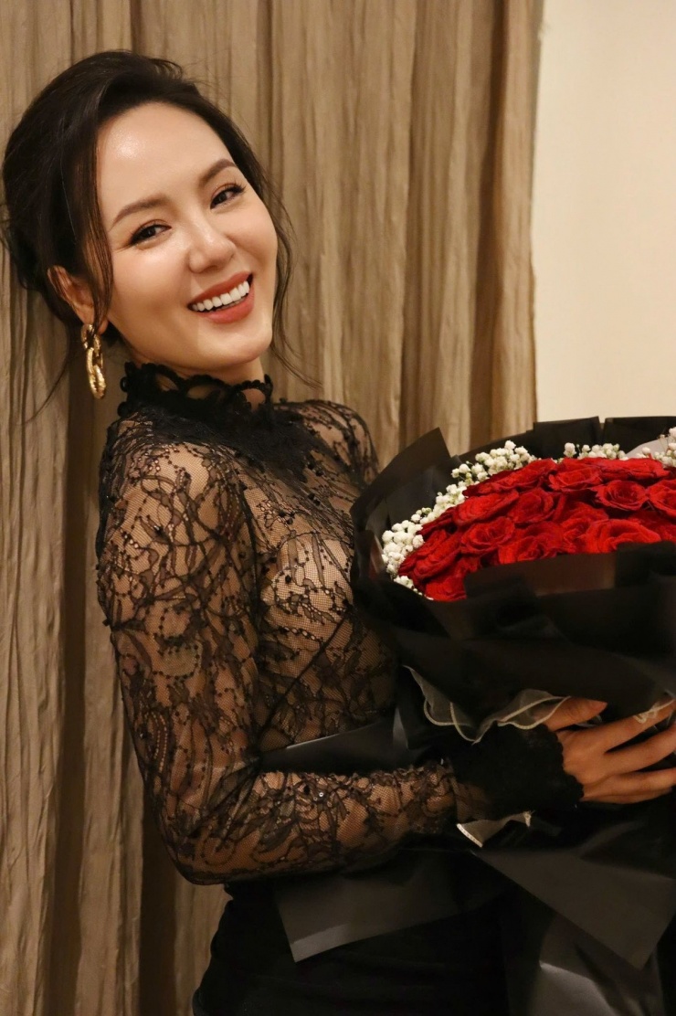 Không chỉ gây ấn tượng với giọng hát ngọt ngào, Phương Linh còn khiến nhiều người ngỡ ngàng bởi vẻ ngoài ngày càng quyến rũ.