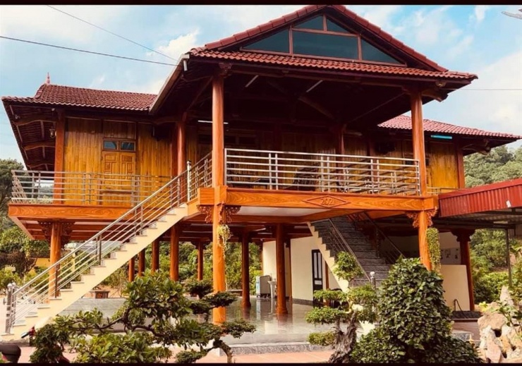 Căn nhà sàn nam diễn viên báo hiếu cha mẹ ở quê.