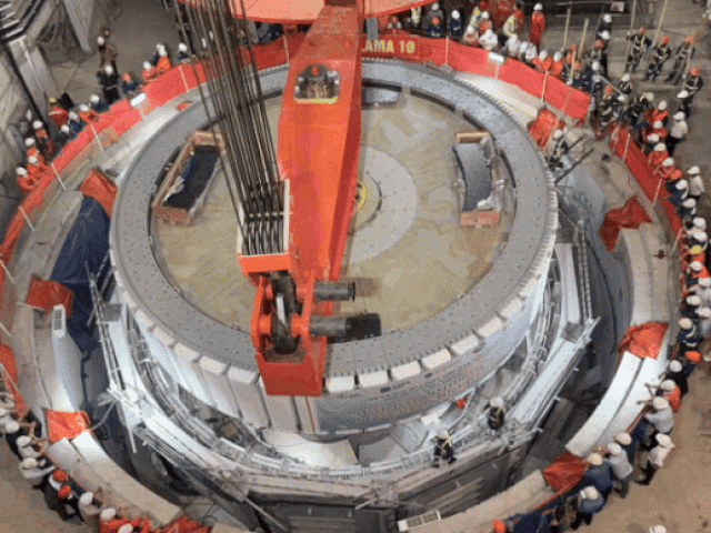 Lắp rotor gần 600 tấn tại nhà máy thủy điện Hòa Bình mở rộng
