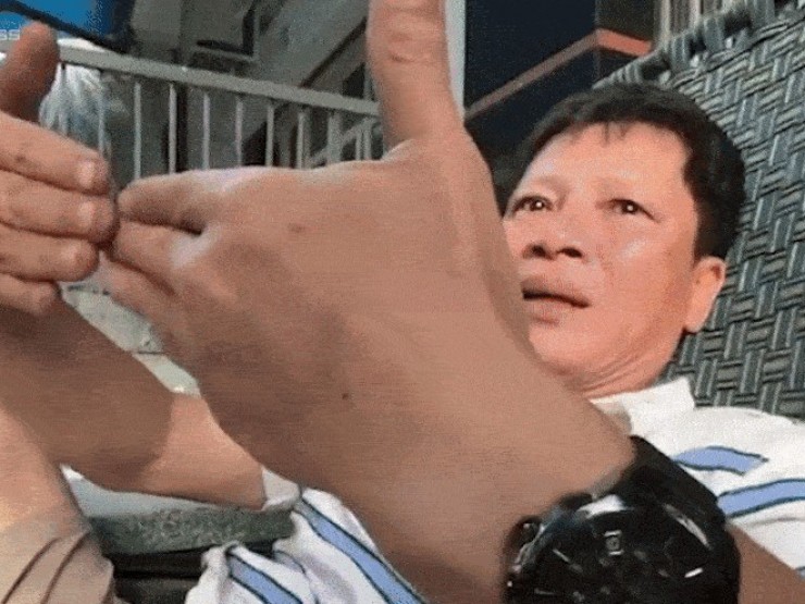 Khoảnh khắc cư xá ở TP HCM bốc cháy