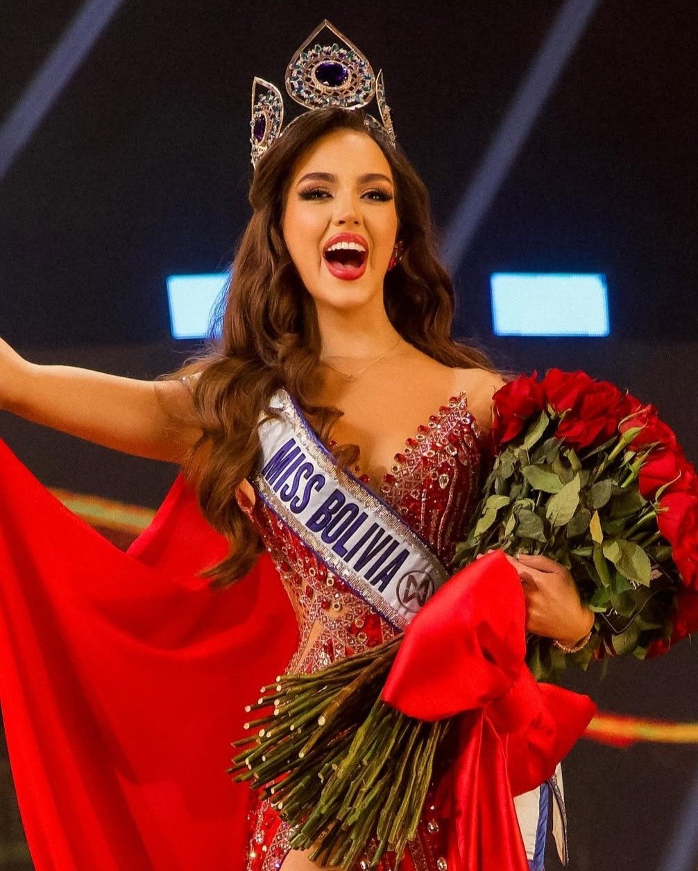 Mỹ nhân giỏi 3 thứ tiếng từng phát biểu tại Quốc hội Anh thi Miss World là ai? - 1
