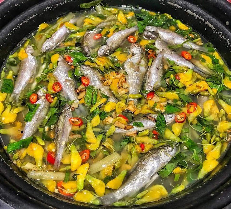 Năm nay, cá linh xuất hiện sớm và bán với&nbsp;giá từ 250-280&nbsp;nghìn đồng/kg.
