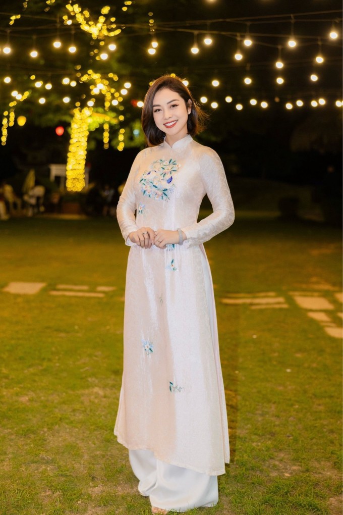Vài tháng gần đây, Jennifer Phạm đổi gió phong cách, được nhiều người khen 