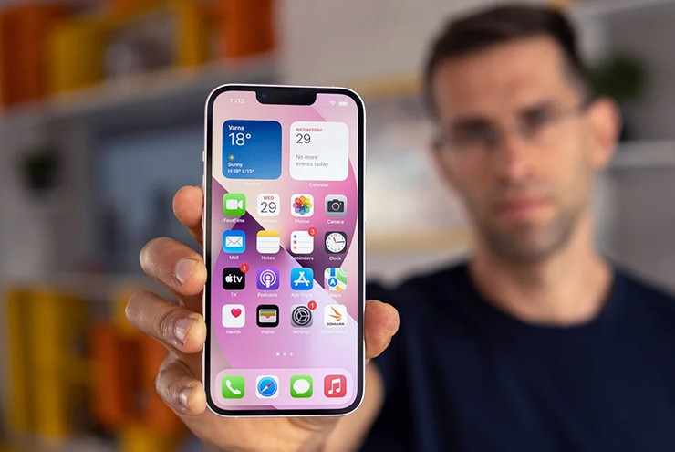 iPhone 13 có giá chỉ khoảng 11,55 triệu đồng cho máy mới 100%.