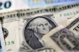 Đồng USD trượt giá sát đáy nhiều năm khi thời hạn áp thuế của ông Trump cận kề