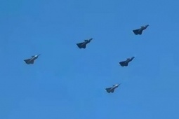 Dàn  ' mãnh long '  J-20A của Trung Quốc xuất hiện, hé lộ lễ duyệt binh quy mô lớn