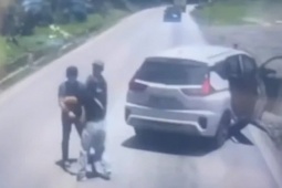 Tài xế kể giây phút  rụng rời tay chân  khi bị chĩa súng trên đèo Đá Trắng