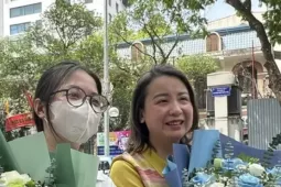 Con trượt lớp 10 công lập: Cha mẹ hãy dành  một cái ôm 