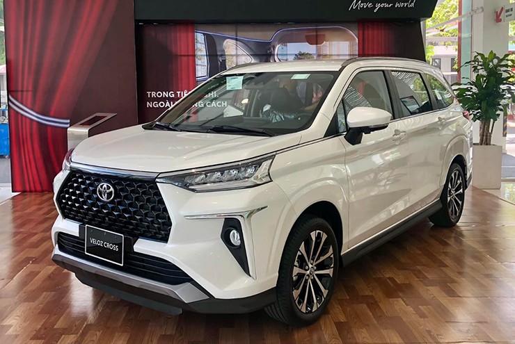 Toyota Veloz Cross cũng tham gia vào cuộc đua giảm giá.