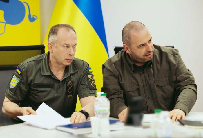 Tổng tư lệnh Oleksandr Syrsky và Bộ trưởng Quốc phòng Rustem Umerov. Ảnh: Euromaidan Press.