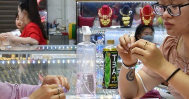 Giá vàng hôm nay 7-7: Vừa mở cửa đã giảm mạnh