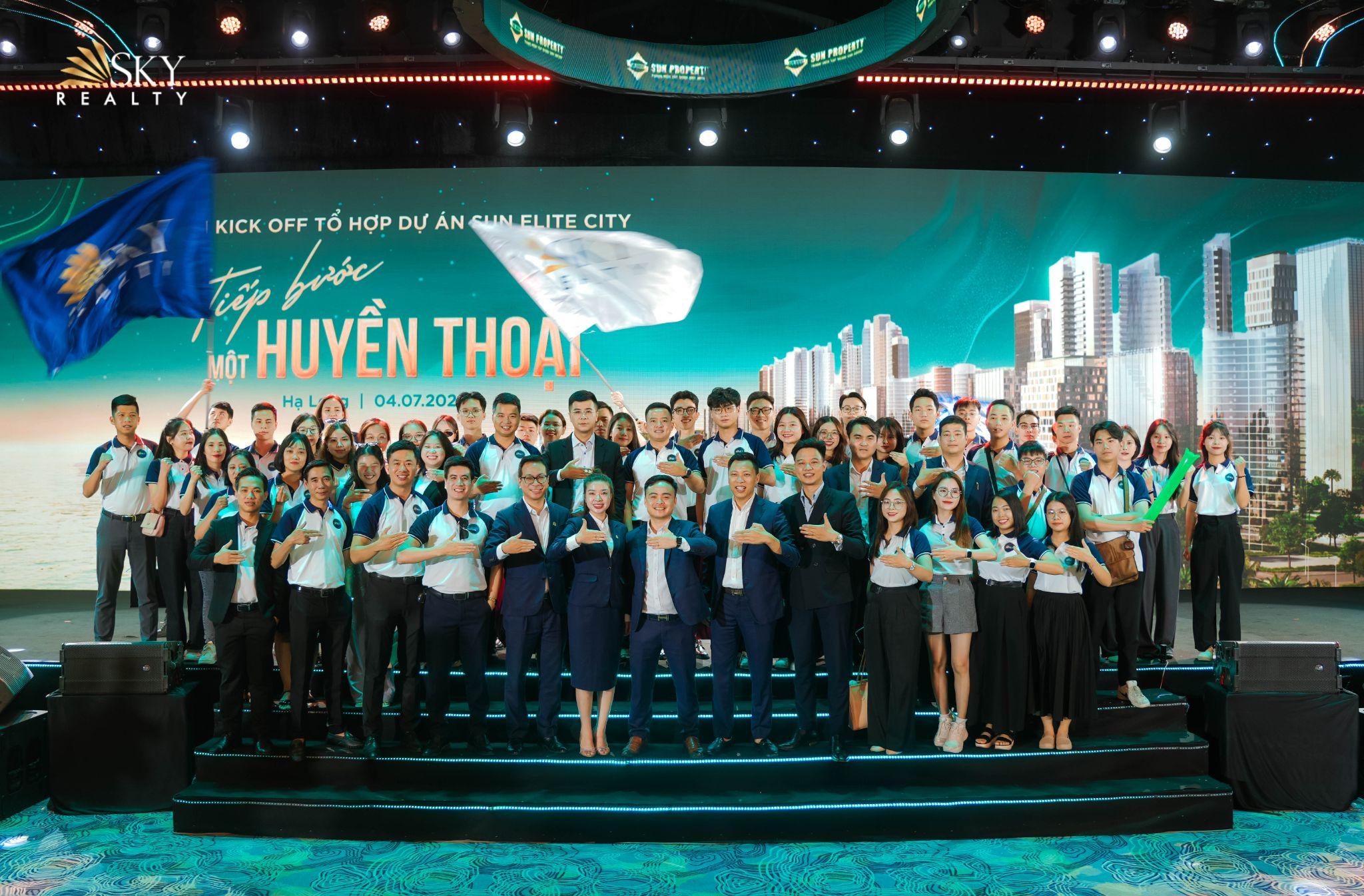 Các chiến binh Sky Realty tại sự kiện kick-off Sun Elite City.