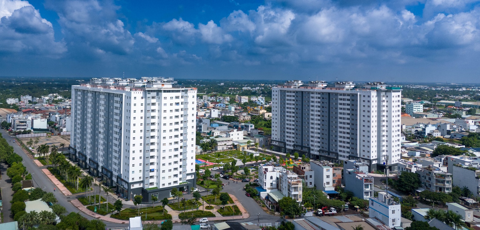 Block B (trái) và block A (phải) của dự án căn hộ Conic Boulevard nhìn từ trên cao. Ảnh: Conic