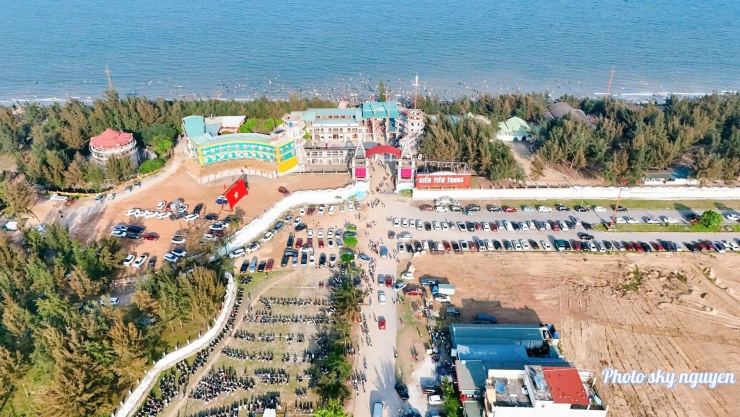 Bãi biển hoang sơ cách Hà Nội 3 giờ lái xe, cảnh đẹp tự nhiên, hải sản tươi ngon - 1