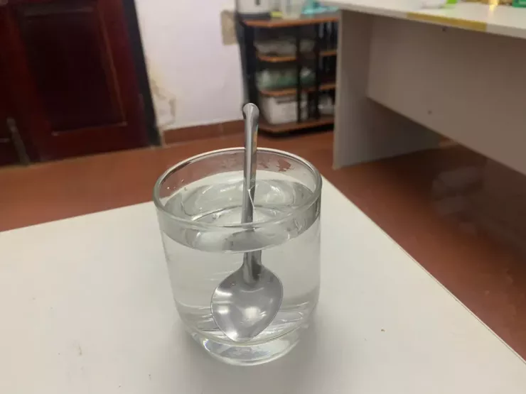 Một nghiên cứu mới đây chỉ ra rằng việc uống ít nhất 6 cốc nước mỗi ngày có thể giảm đáng kể nguy cơ đột quỵ. Ảnh: PHƯƠNG LÊ.