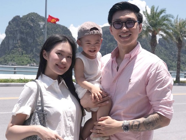 Thời trang đồng điệu style “giàu ngầm“ của Văn Hậu - Hải My khi đi biển