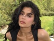 Kylie Jenner gây bàn tán vì lộ sẹo nâng ngực
