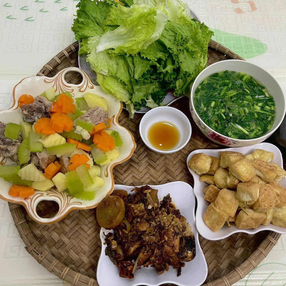 Thương vợ thiệt thòi, chồng hết lòng bù đắp bằng những mâm cơm đầm ấm - 11