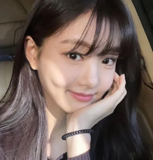 Lee Se Hee sở hữu ngoại hình sáng.