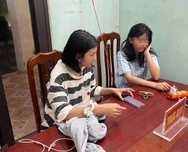 Sau khi ra Hà Nội xin việc làm thêm, 2 cháu bị nhóm môi giới việc làm đưa đi, giữ điện thoại nên mất liên lạc với gia đình.