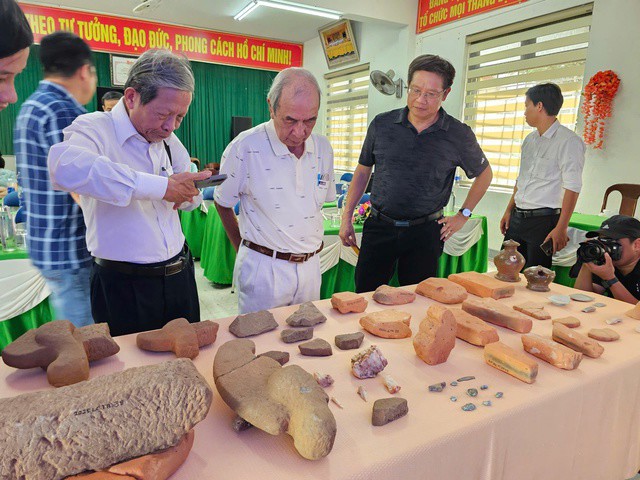 Tại lần khảo cổ thứ 2, các nhà khoa học thu giữ được 9.380 tiêu bản và mảnh hiện vật tại di tích tháp đôi này.