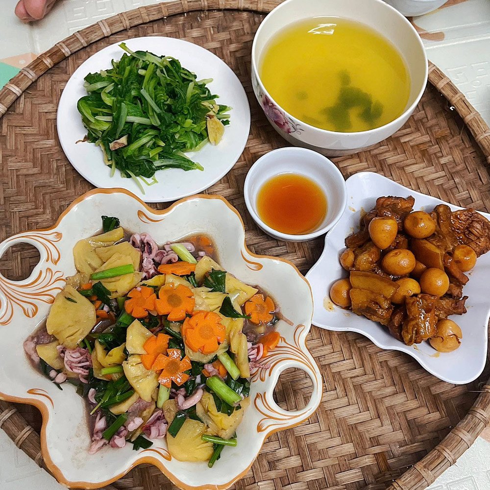 Thương vợ thiệt thòi, chồng hết lòng bù đắp bằng những mâm cơm đầm ấm - 3