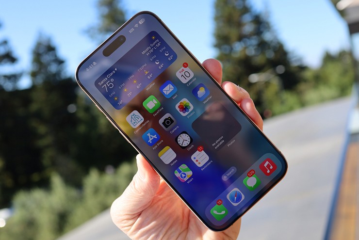 Hiệu suất phần cứng của Pro Max nhỉnh hơn nhờ phiên bản A18 Pro nâng cao.