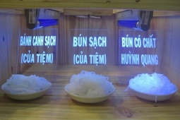 Mẹo giúp bà nội trợ nhận biết bún sạch và bún có huỳnh quang, hàn the