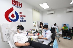 Fami Canxi & Chuyến Xe Nhân Ái tiếp sức “cứng cáp trăm phần trao cộng đồng nhân ái”