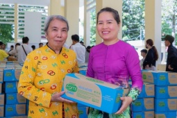 Fami Canxi & Chuyến Xe Nhân Ái tiếp sức “cứng cáp trăm phần trao cộng đồng nhân ái”