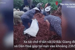 Chủ xe vải bị lật:  ' Phát khóc khi thấy bà con lấy gần hết hàng ' 