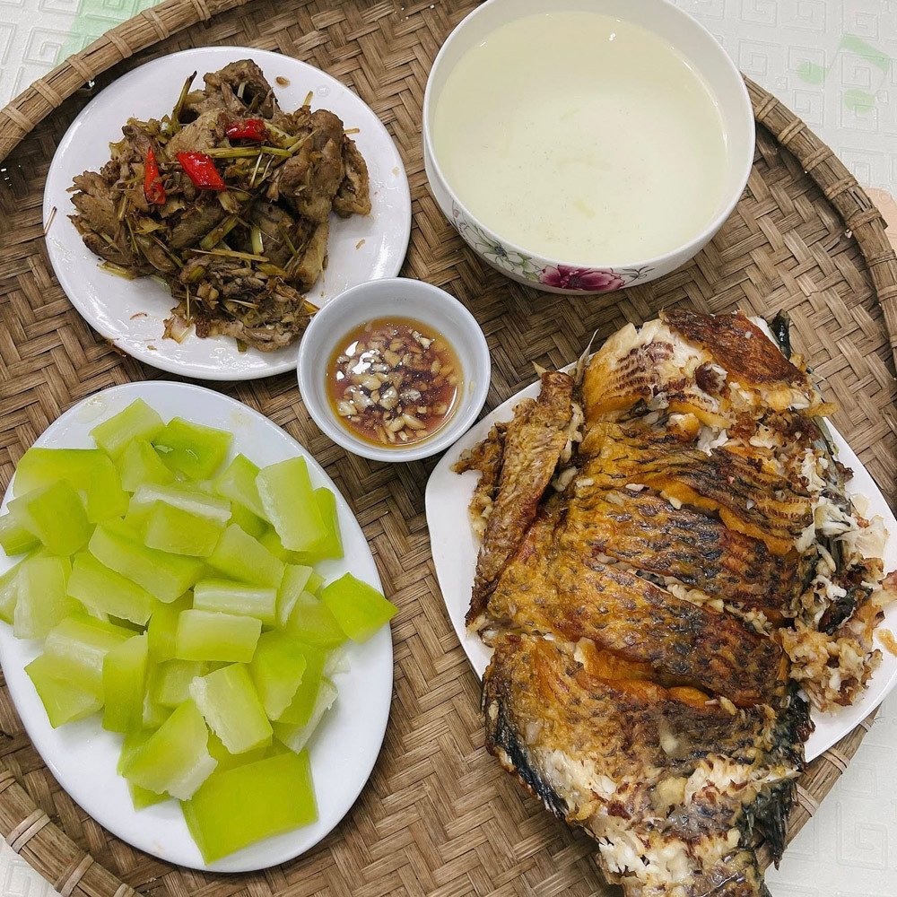 Thương vợ thiệt thòi, chồng hết lòng bù đắp bằng những mâm cơm đầm ấm - 7