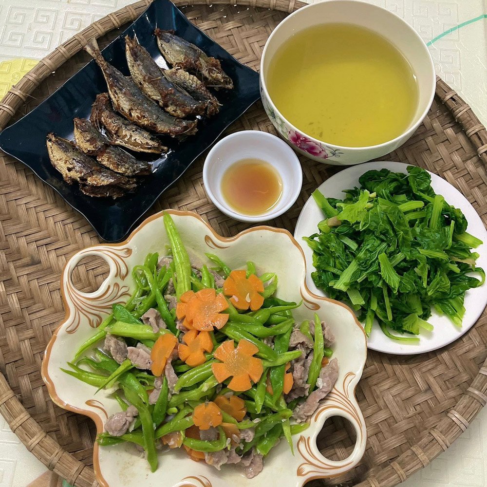 Thương vợ thiệt thòi, chồng hết lòng bù đắp bằng những mâm cơm đầm ấm - 10